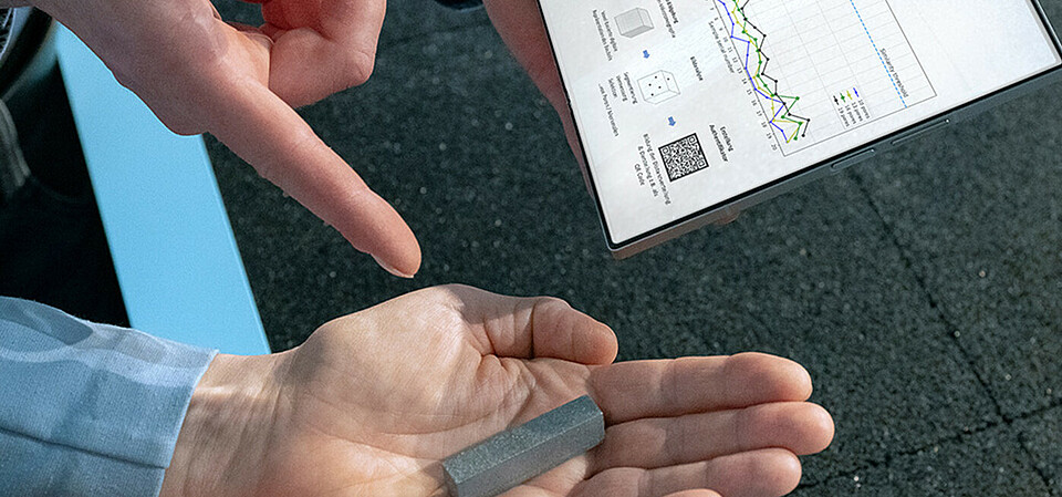 The digital object identifier links product data to real components in a unique and tamper-proof manner.