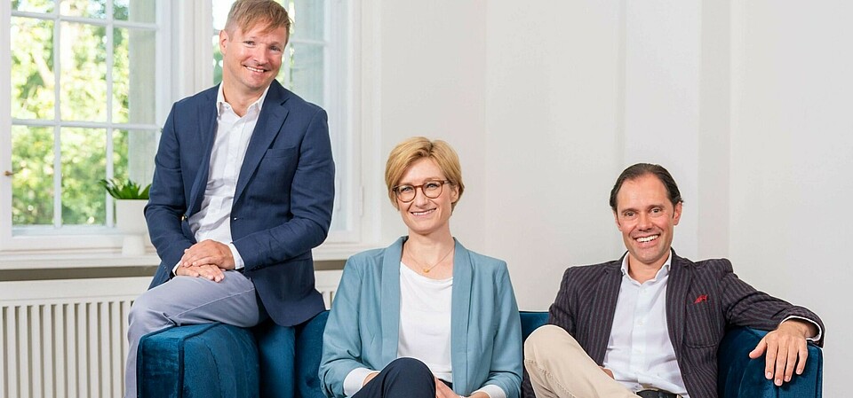 The metr team: Maximilian Thumfart, Dr. Franka Birke, and Samuel Billot The metr team: Maximilian Thumfart, Dr. Franka Birke, and Samuel Billot