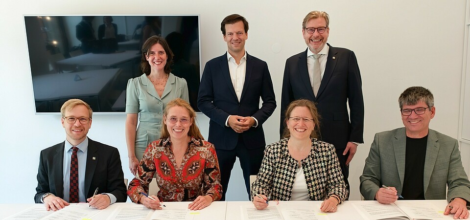 Signing the agreement on Berlin research AI infrastructure Signing the agreement on Berlin research AI infrastructure