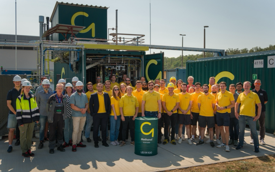 Team C1 presenting the first barrel of methanol Team C1 presenting the first barrel of methanol