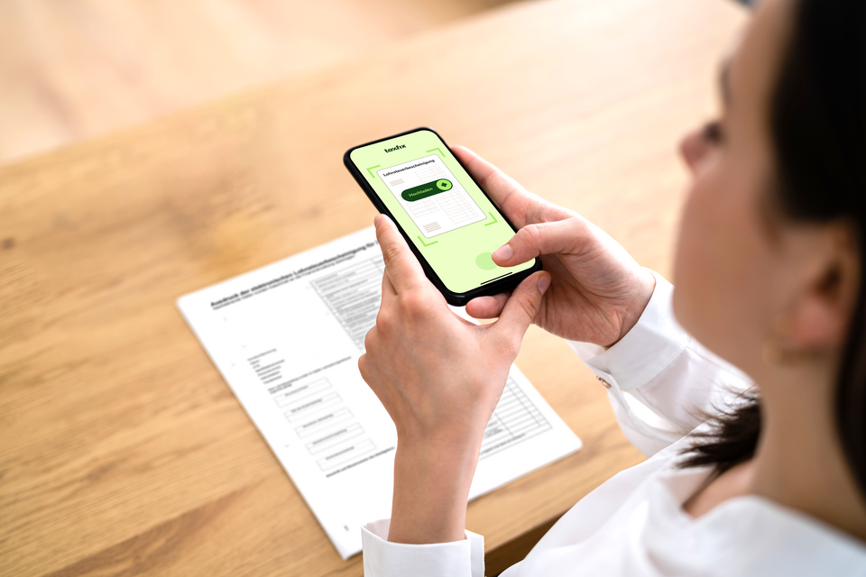 Taxfix is developed and designed in Berlin. By people from all over the world Taxfix app on the smartphone